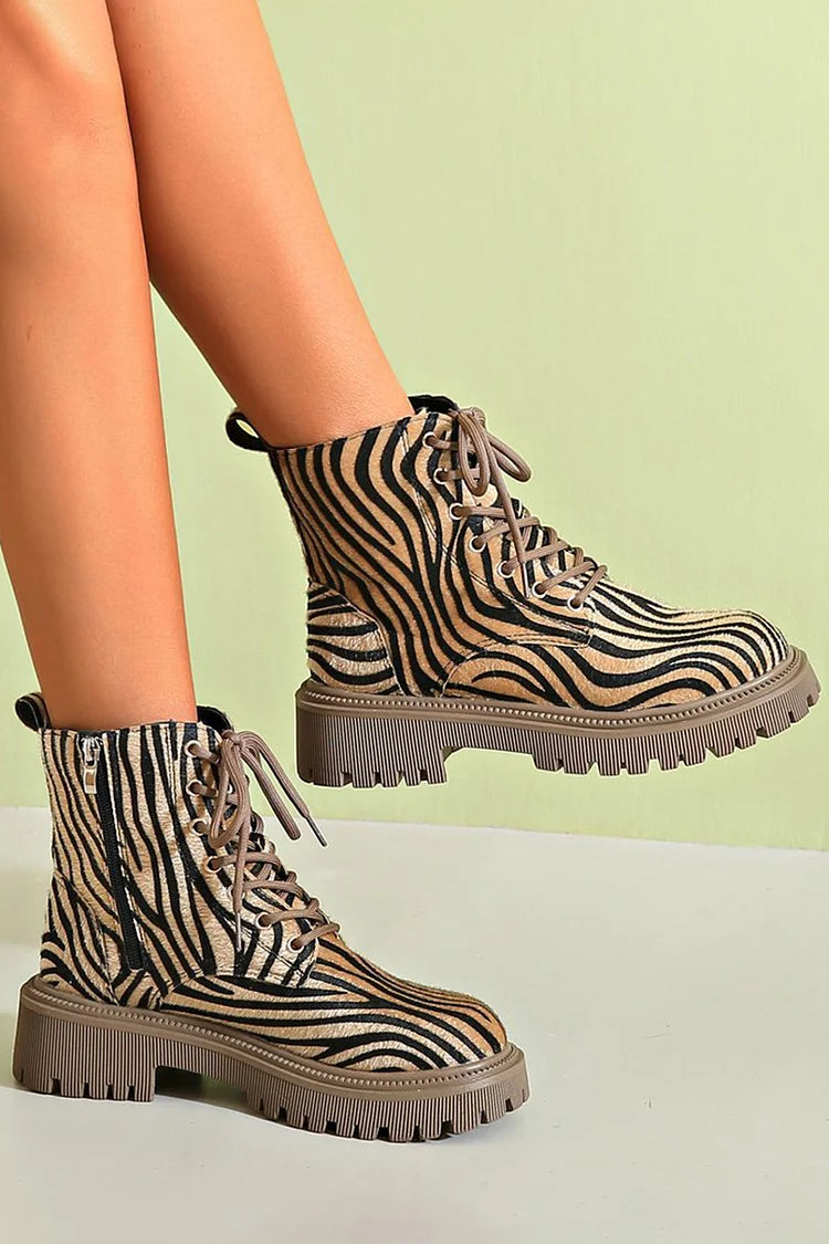 Stivali stringati con stampa animalier e pizzo