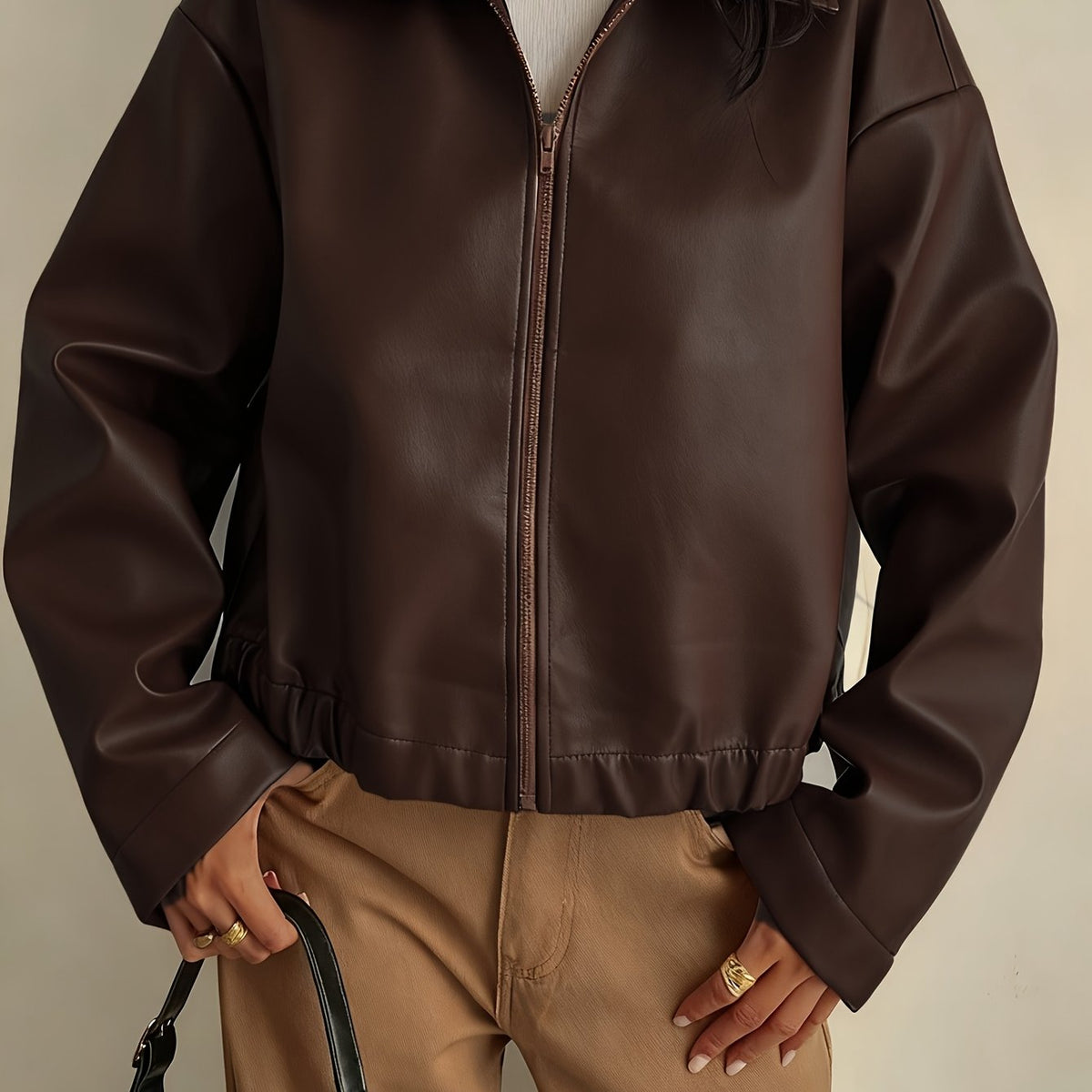 Giacca corta effetto pelle con collo a camicia e zip