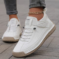 Sneakers con suola sagomata e tomaia leggera