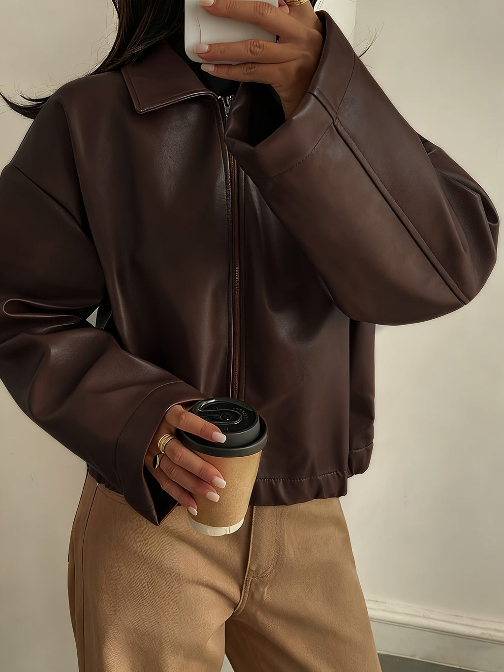 Giacca corta effetto pelle con collo a camicia e zip