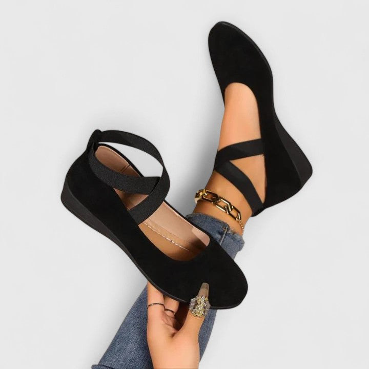 Scarpe con zeppa e fasce elastiche incrociate