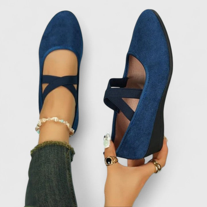 Scarpe con zeppa e fasce elastiche incrociate