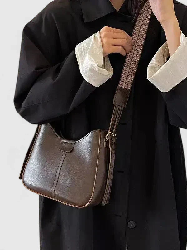 Borsa a spalla dalla linea sottile con ampio interno