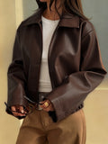 Giacca corta effetto pelle con collo a camicia e zip