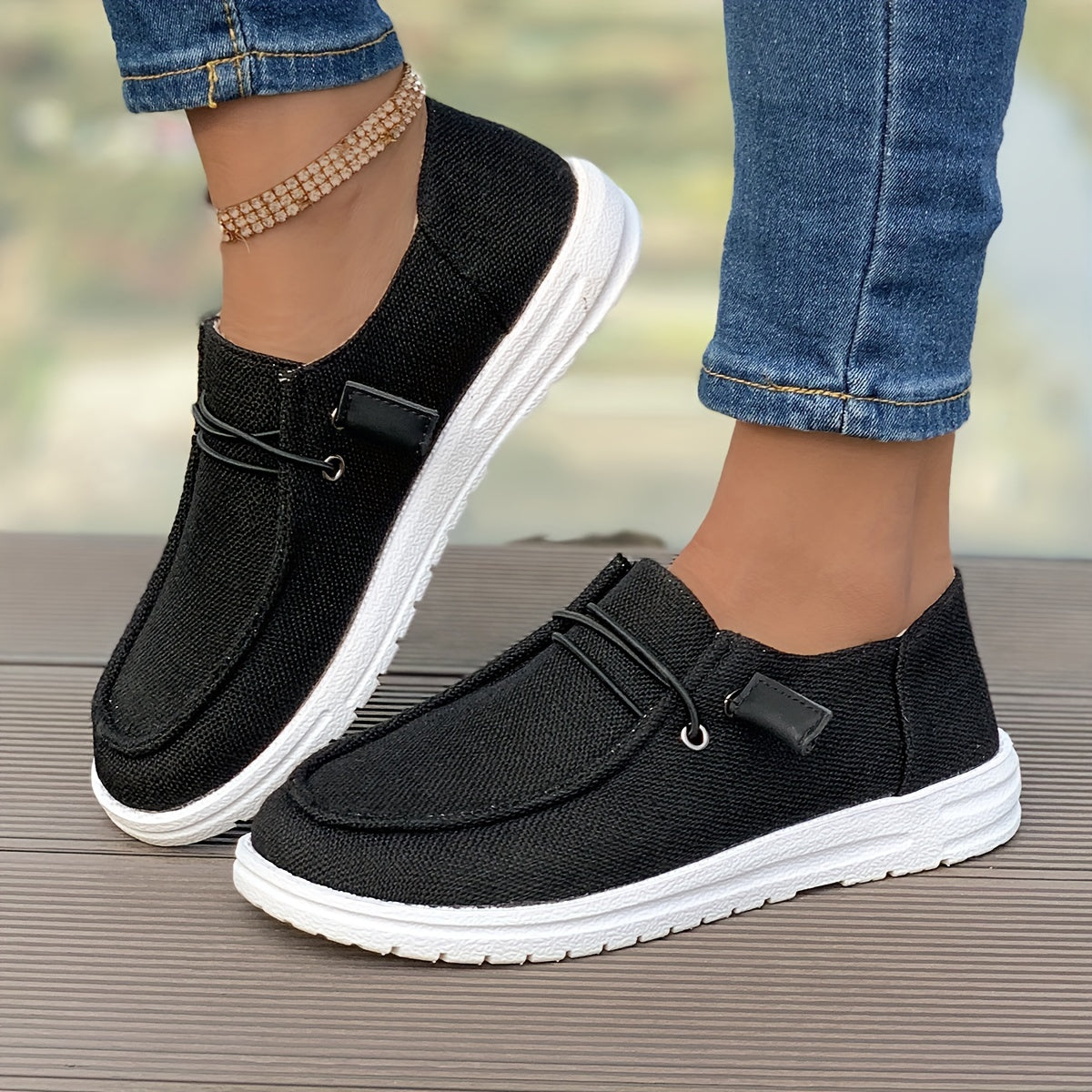 Sneakers stringate dal profilo moderno