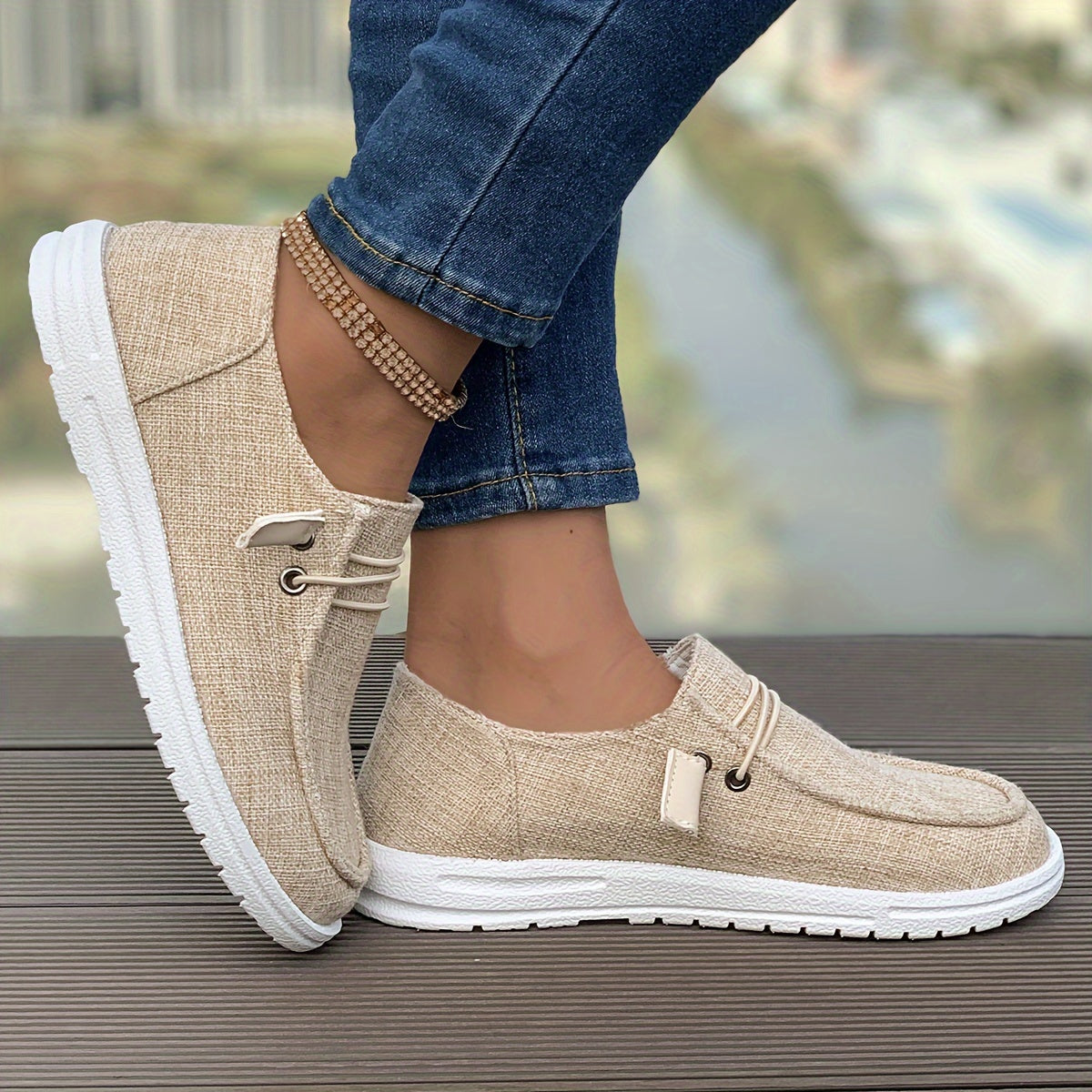 Sneakers stringate dal profilo moderno