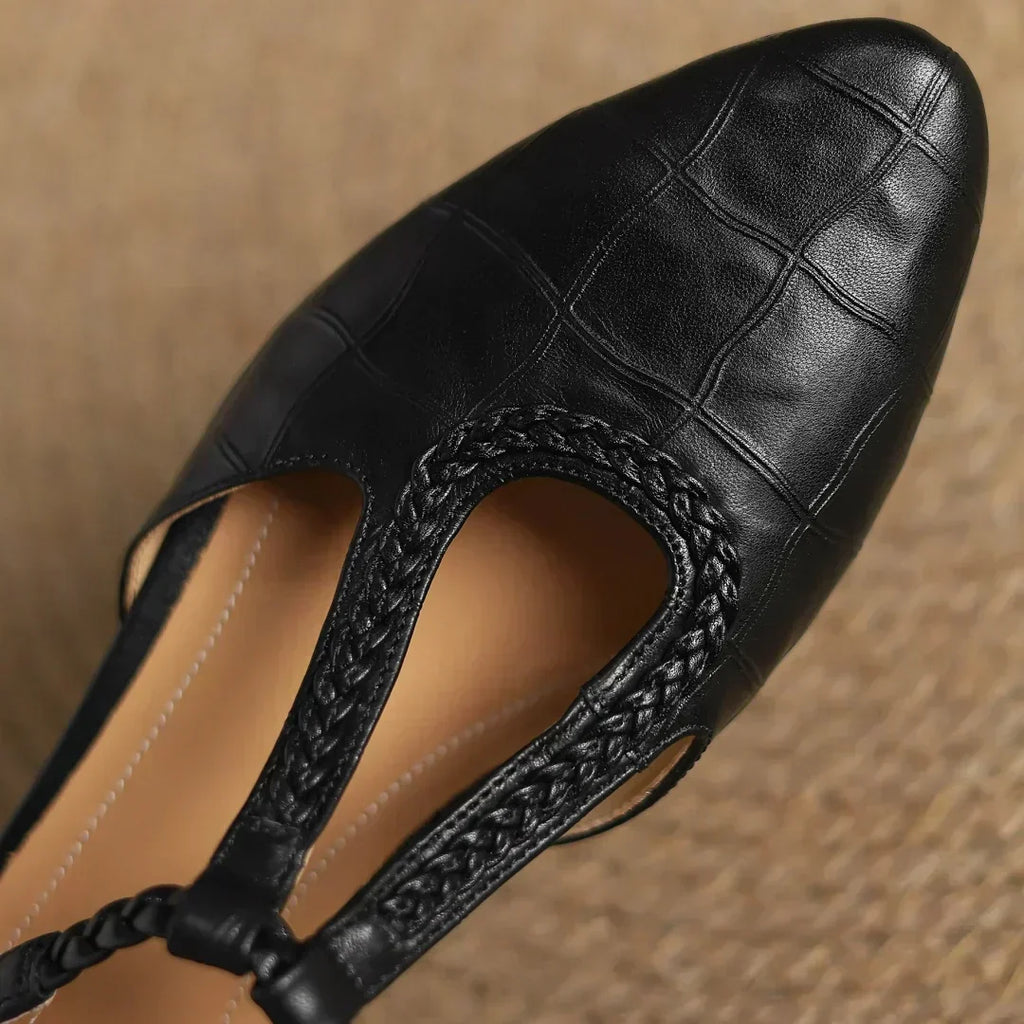 Scarpe con cinturino a T intrecciato