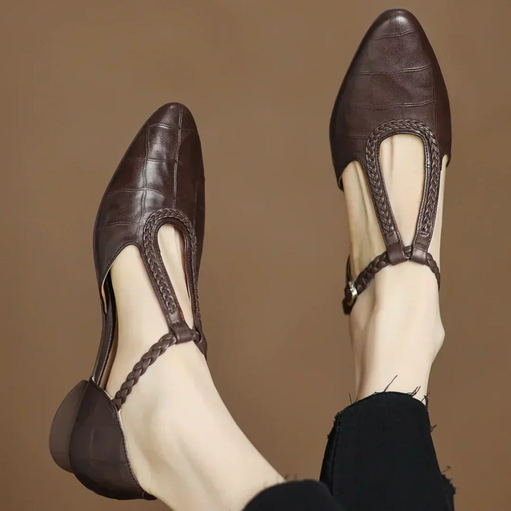 Scarpe con cinturino a T intrecciato