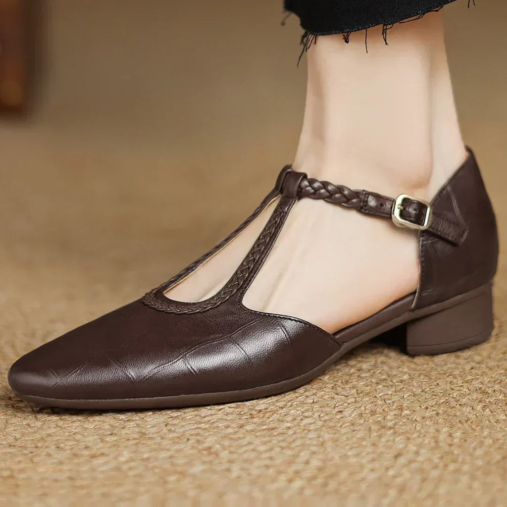 Scarpe con cinturino a T intrecciato