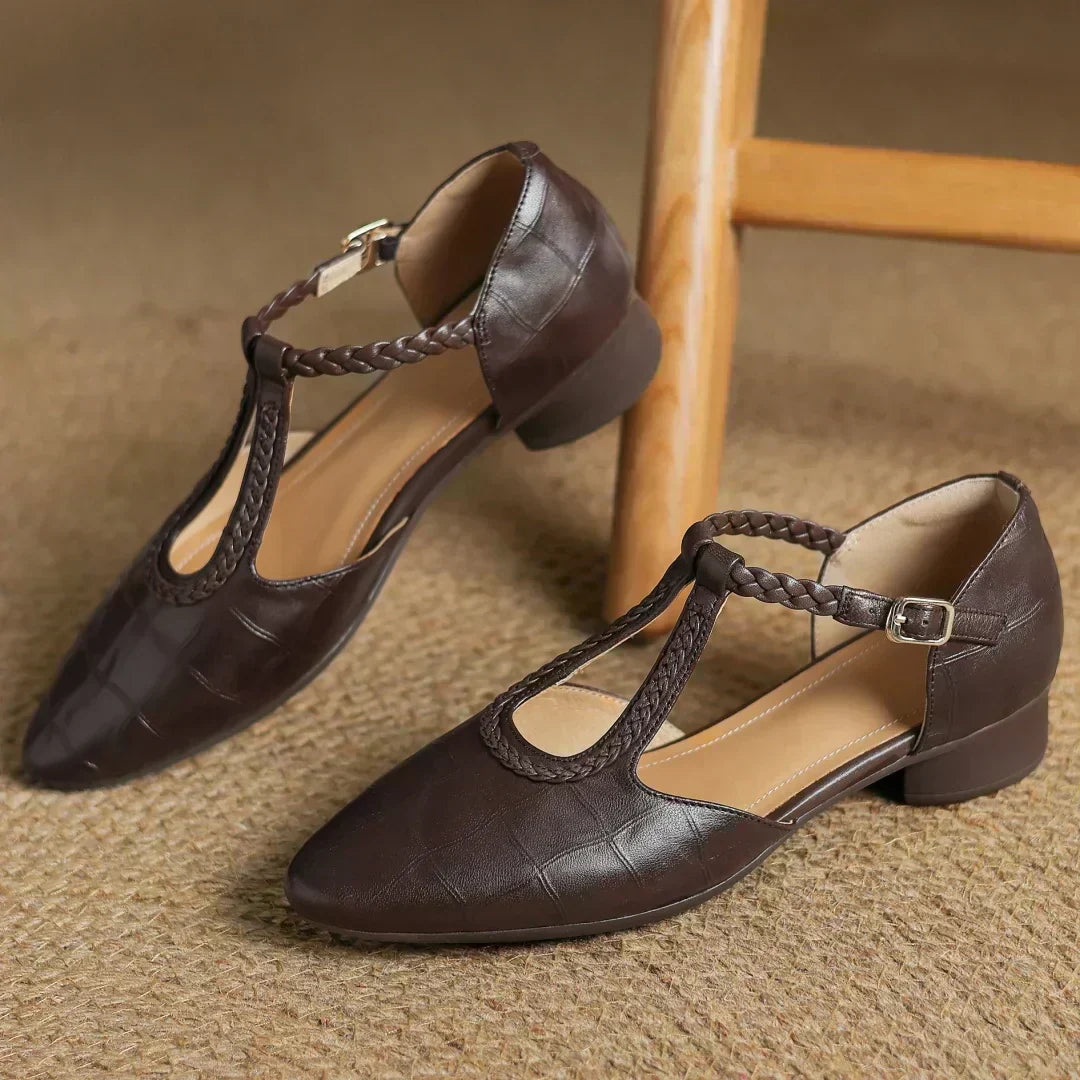 Scarpe con cinturino a T intrecciato