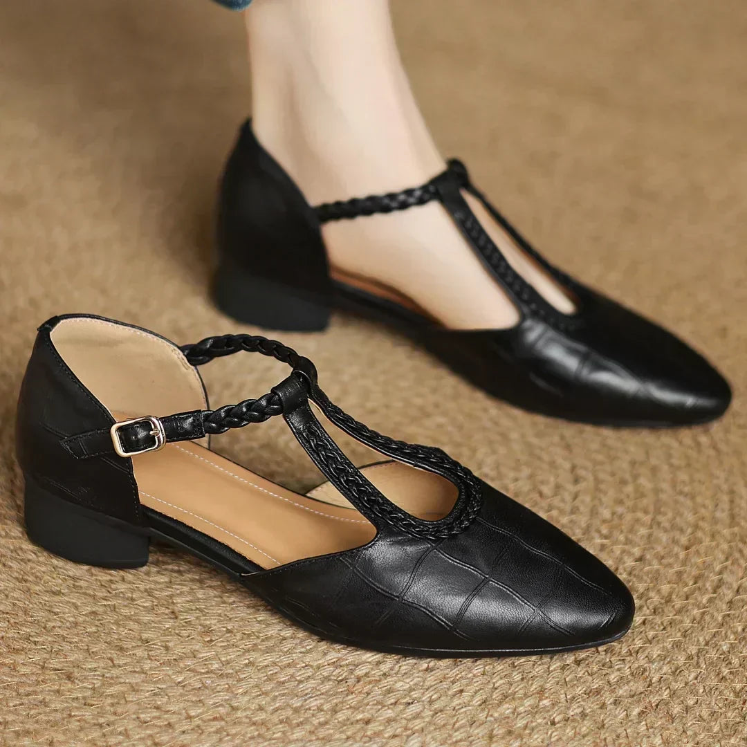 Scarpe con cinturino a T intrecciato
