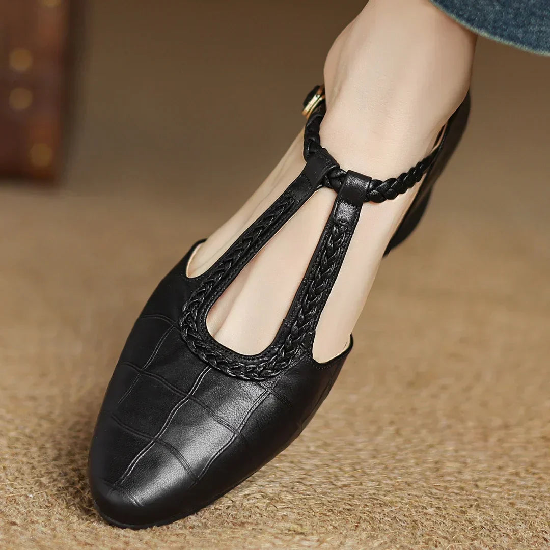 Scarpe con cinturino a T intrecciato