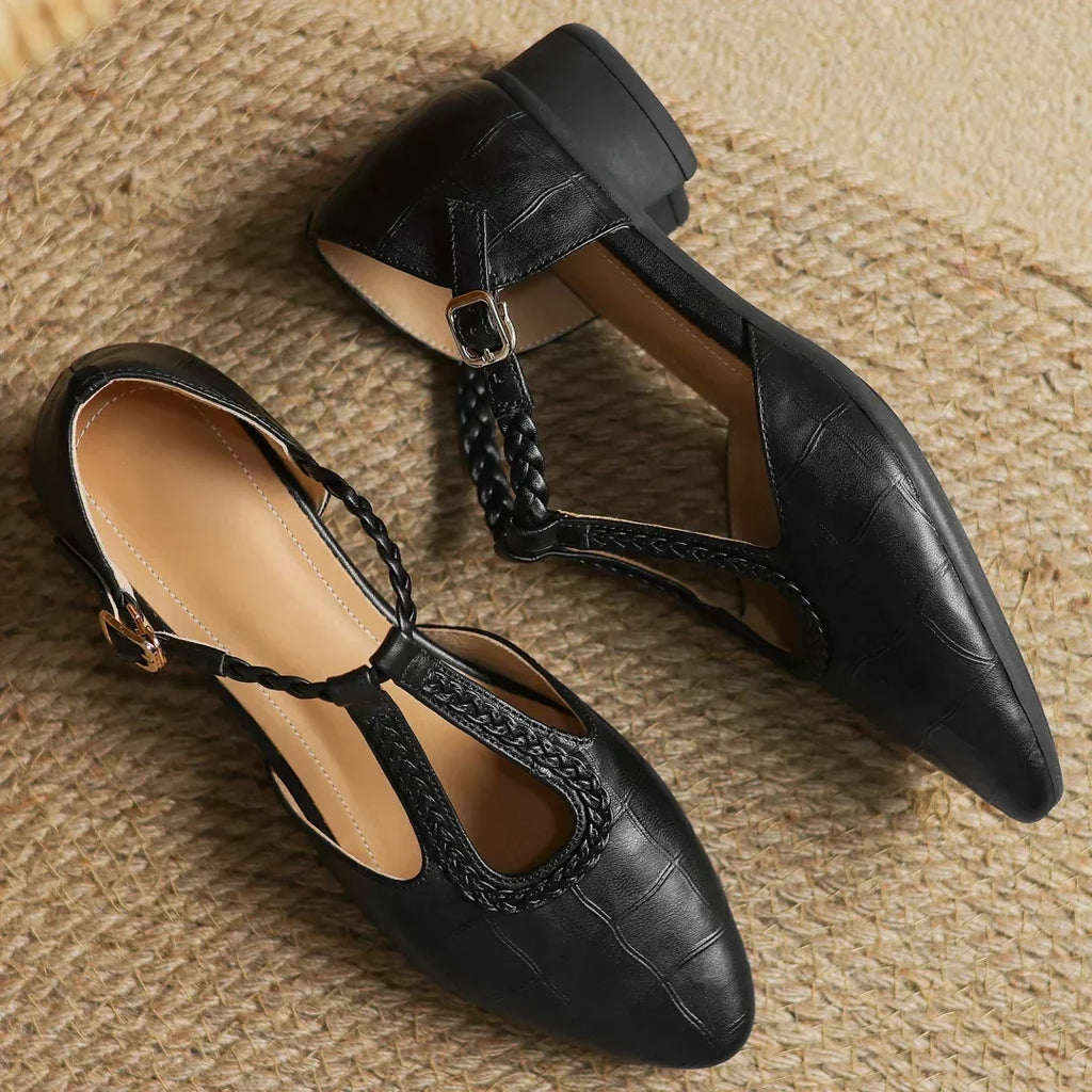 Scarpe con cinturino a T intrecciato