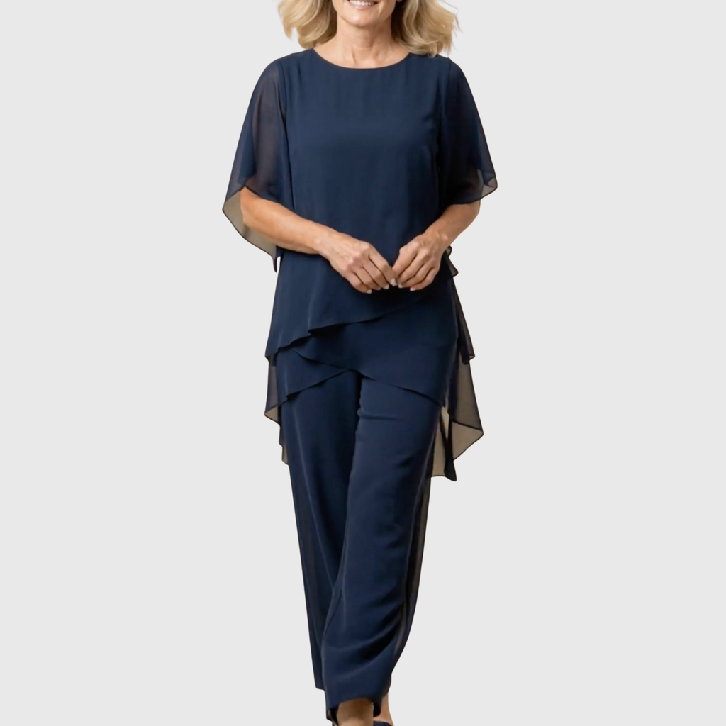 Completo con top drappeggiato e pantaloni palazzo