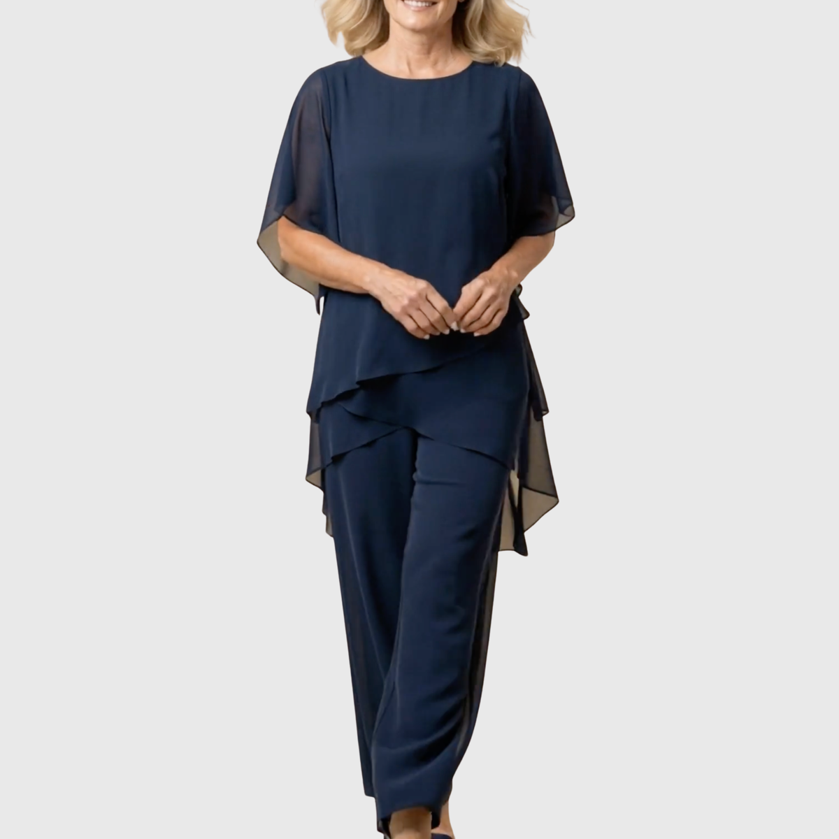 Completo con top drappeggiato e pantaloni palazzo