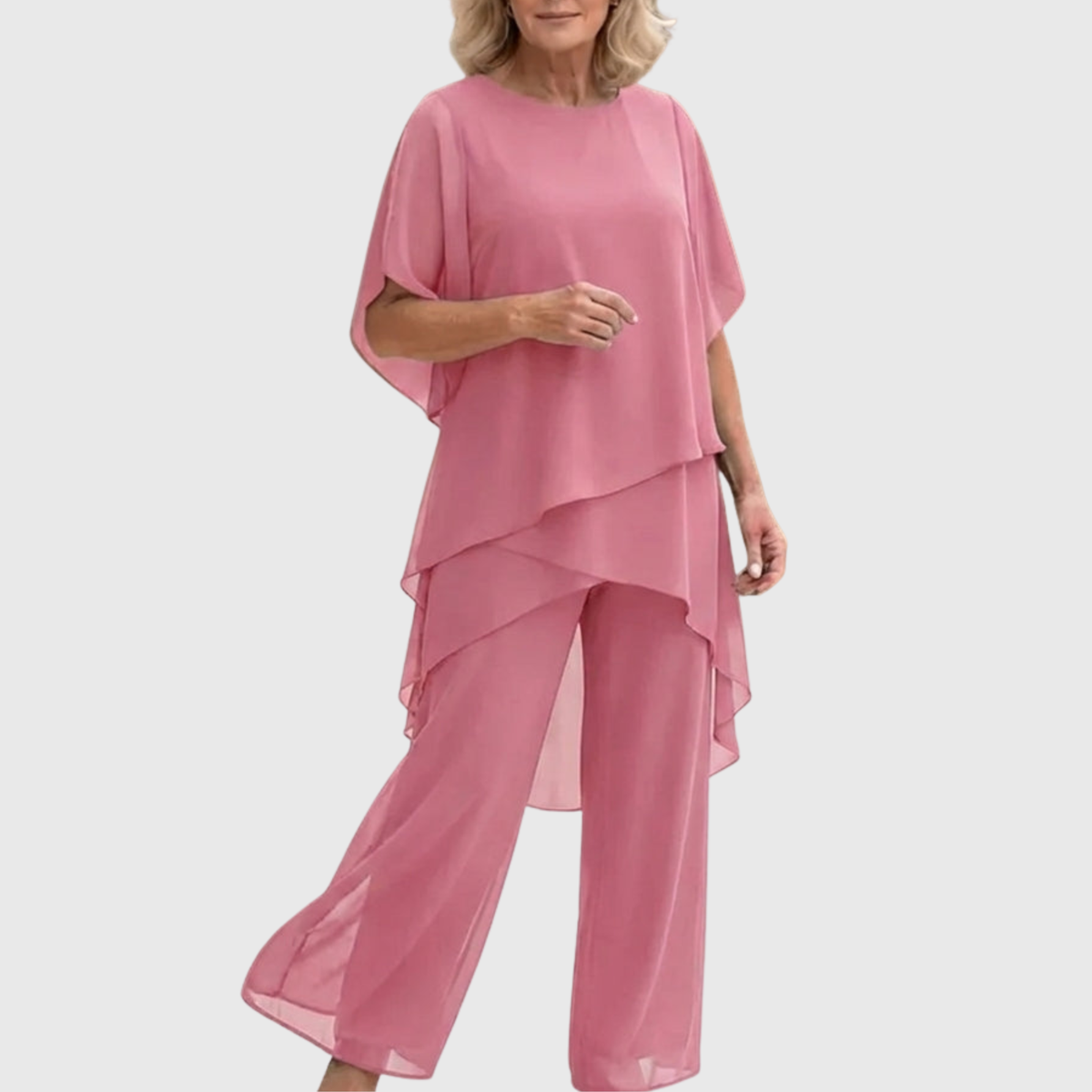 Completo con top drappeggiato e pantaloni palazzo