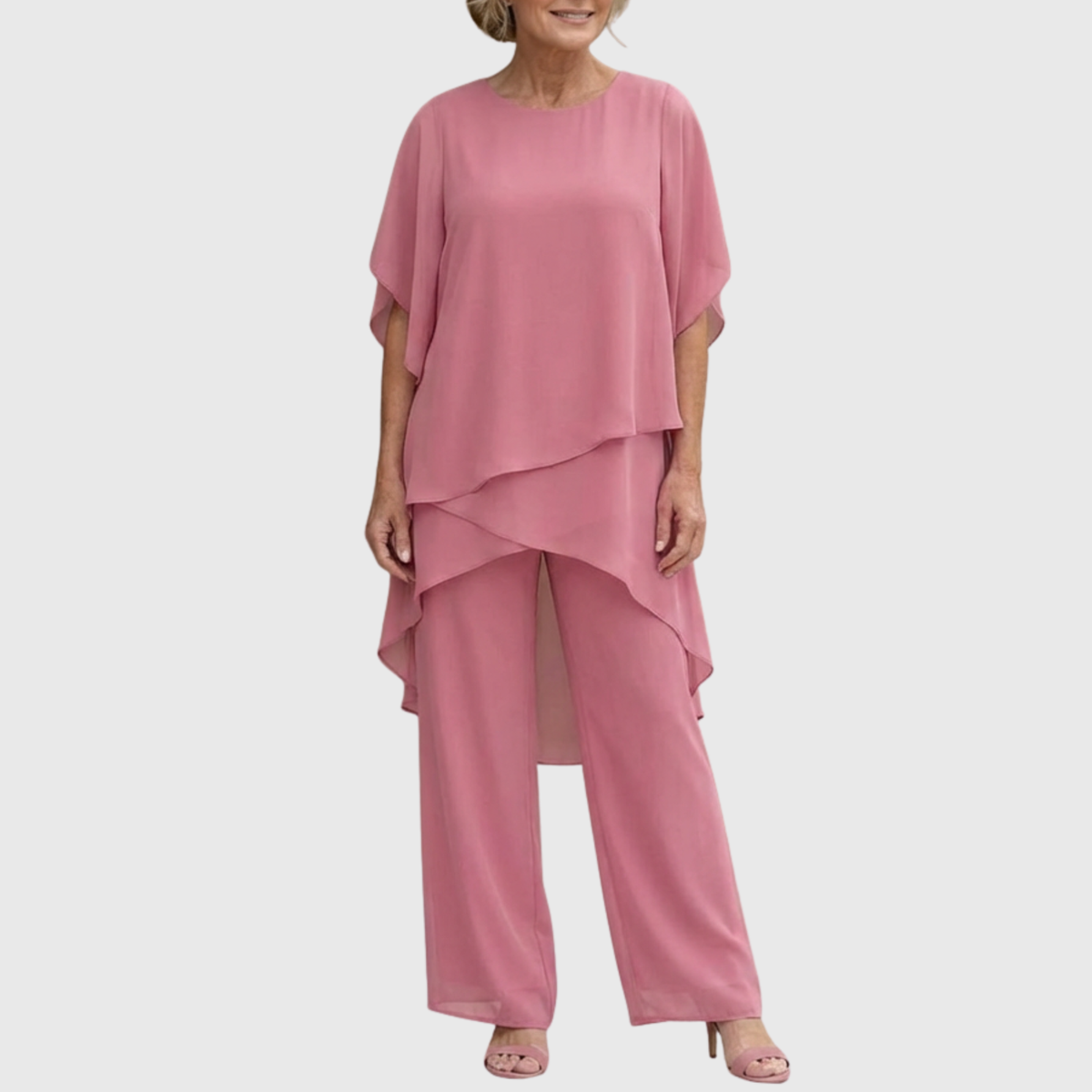Completo con top drappeggiato e pantaloni palazzo