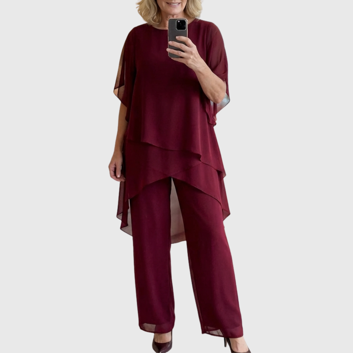 Completo con top drappeggiato e pantaloni palazzo
