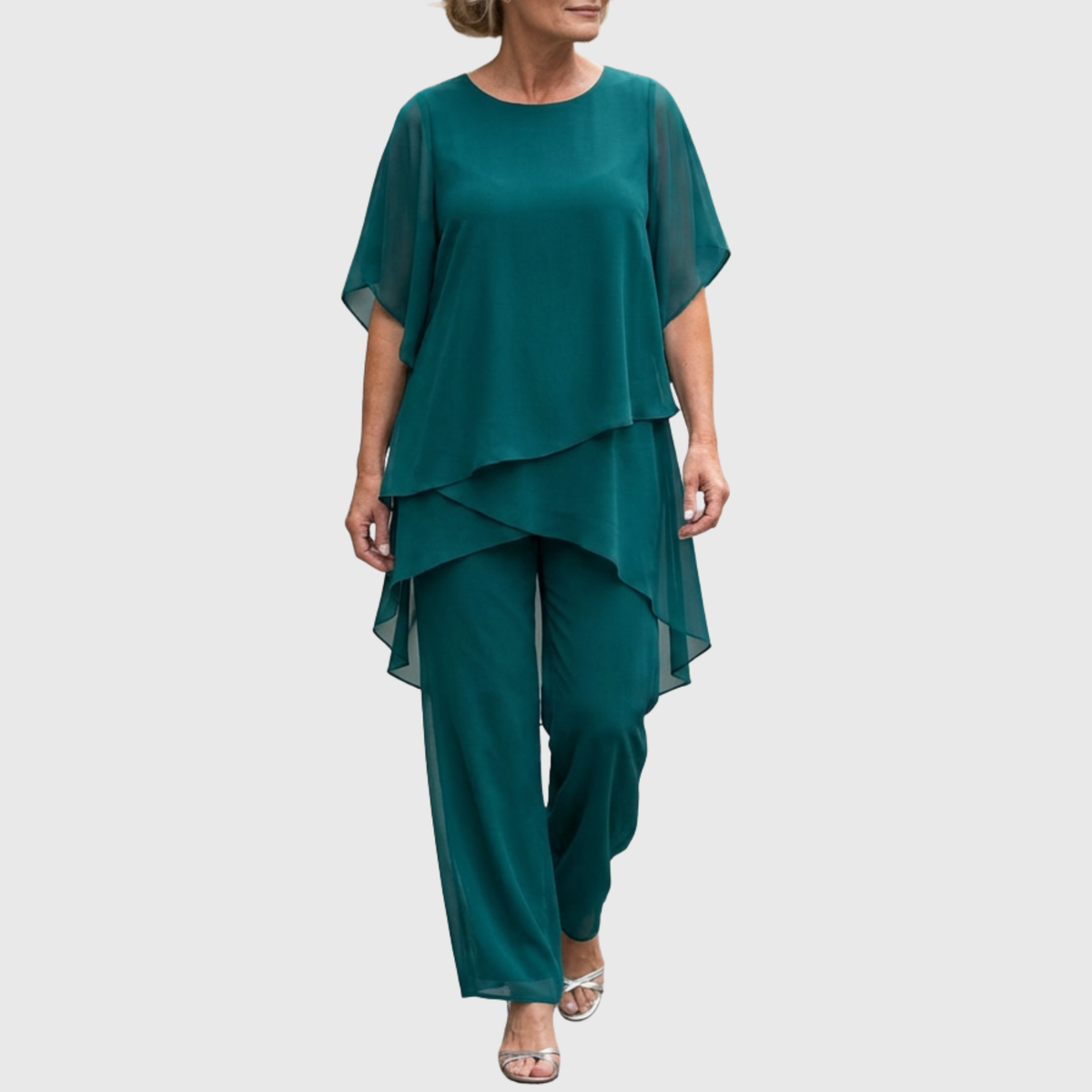 Completo con top drappeggiato e pantaloni palazzo