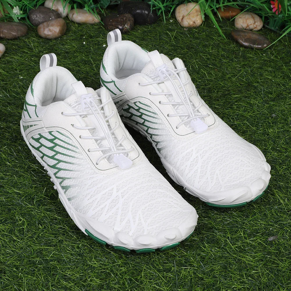 Sneakers sportive bicolore con lacci e suola flessibile