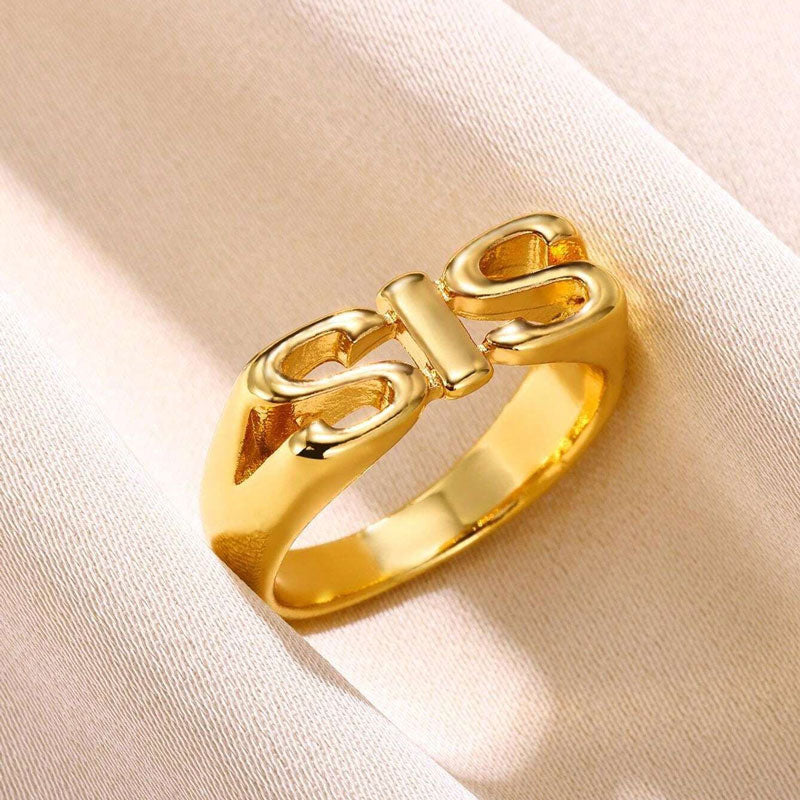 Anello con scritta SIS