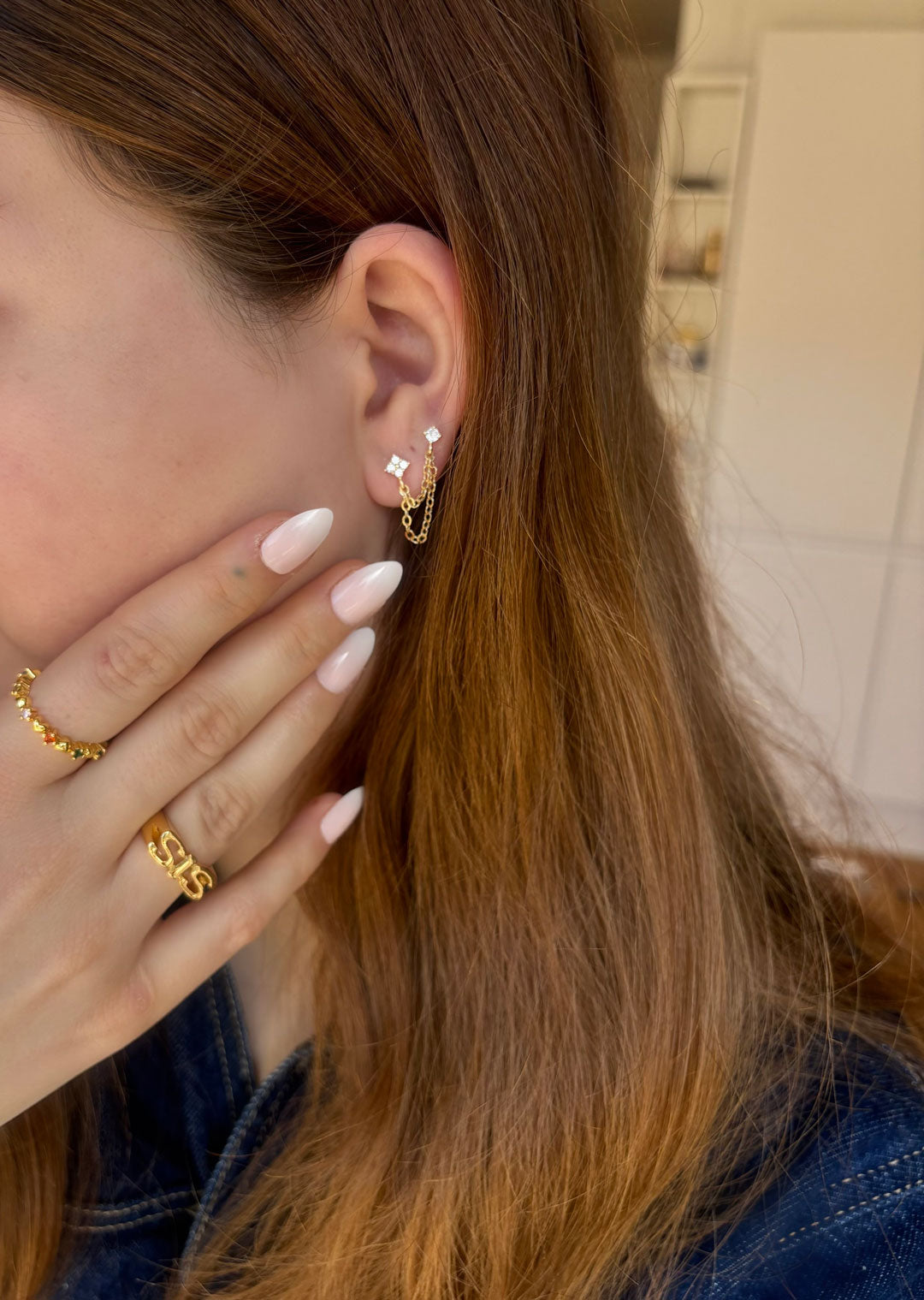 Anello con scritta SIS