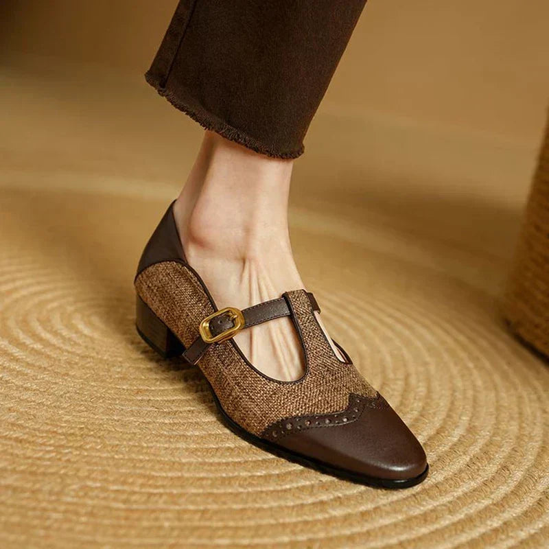 Scarpe con cinturino a T e fibbia dorata