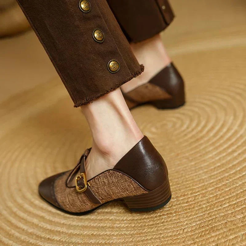 Scarpe con cinturino a T e fibbia dorata