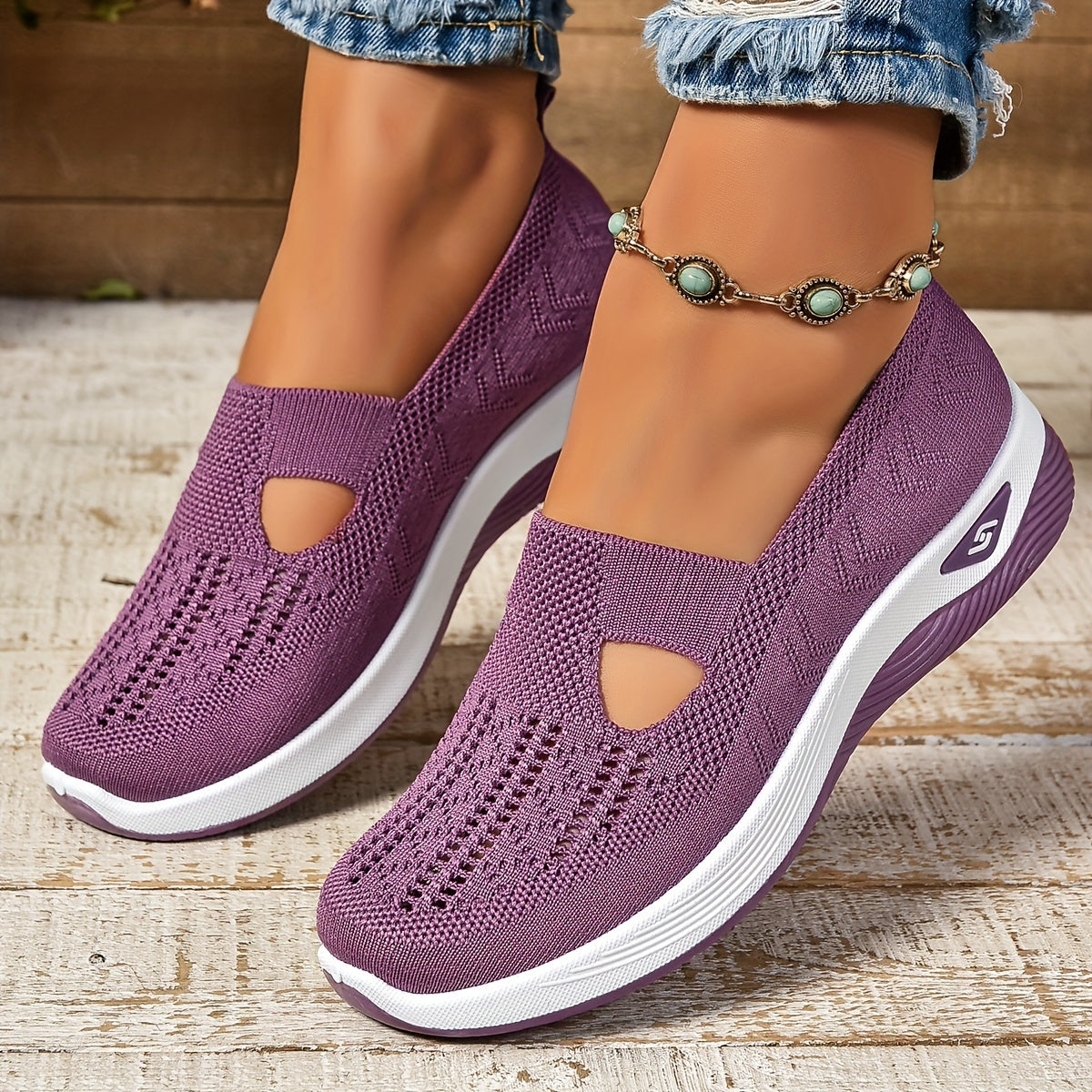 Scarpe slip on con pianta ampia e suola con battistrada