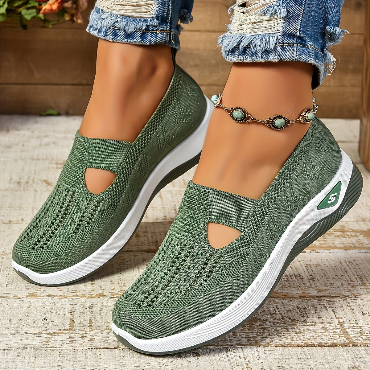 Scarpe slip on con pianta ampia e suola con battistrada