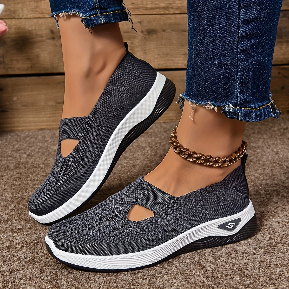 Scarpe slip on con pianta ampia e suola con battistrada