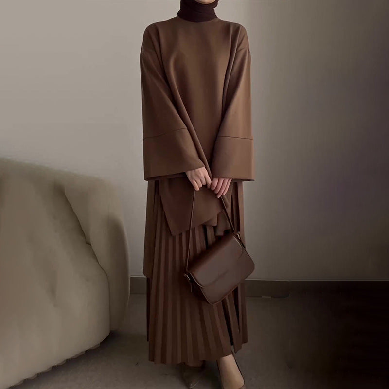 Completo con top oversize a maniche a campana e gonna plissé