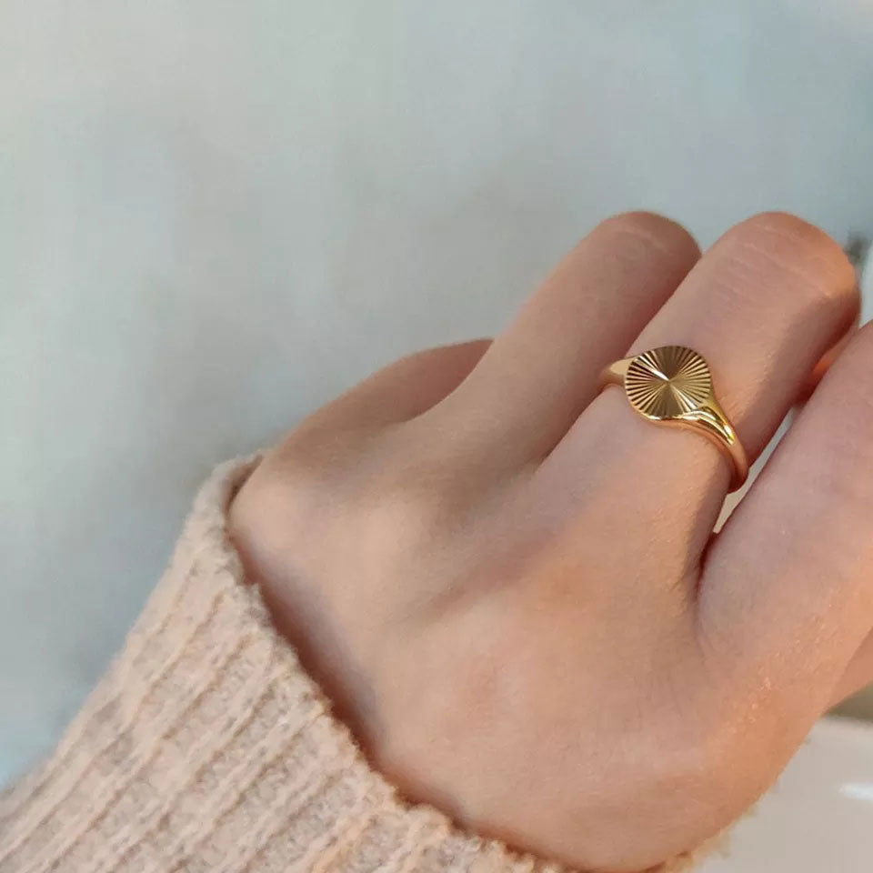 Anello con motivo a girasole