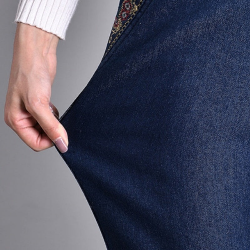 Jeans con elastico in vita e tasche