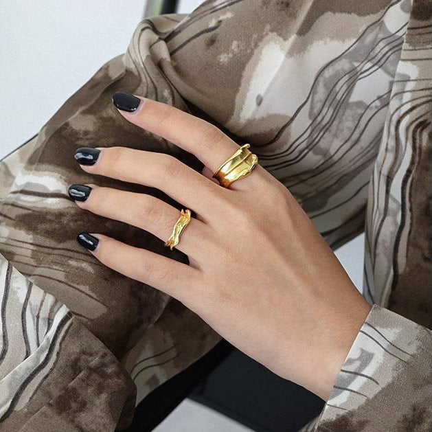 Anello regolabile dal profilo classico
