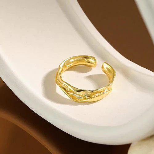 Anello regolabile dal profilo classico