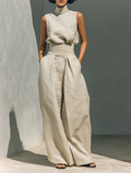 Completo minimal con blusa smanicata e pantaloni ampi