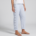 Pantaloni dritti con banda laterale a righe e bottoni