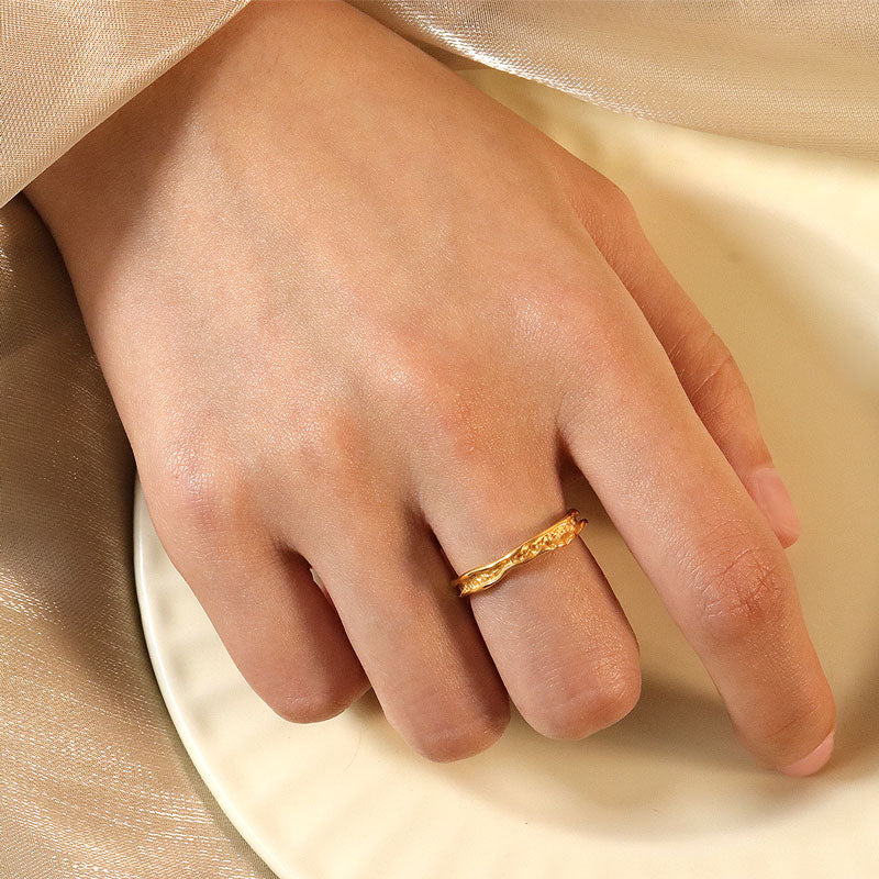 Anello regolabile in stile classico