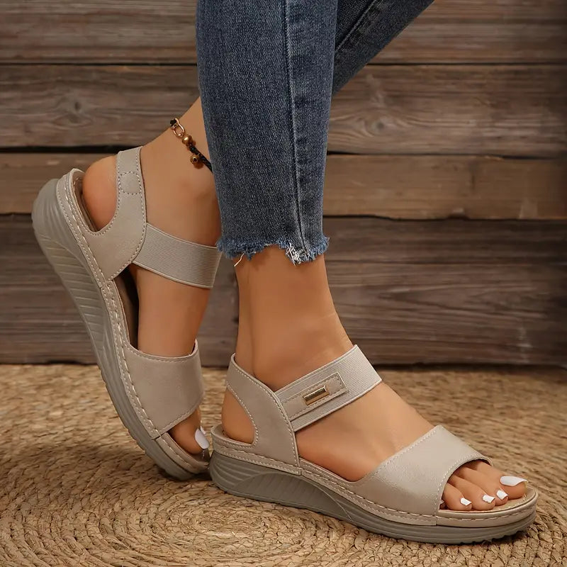 Sandali con zeppa da 4 cm e suola ammortizzante